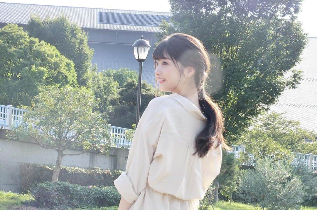 のインスタグラム：「ここの撮影してた場所が トトロに出てきそうなところで 楽しかった🌳（笑）  早く大きい写真見たいね💐」