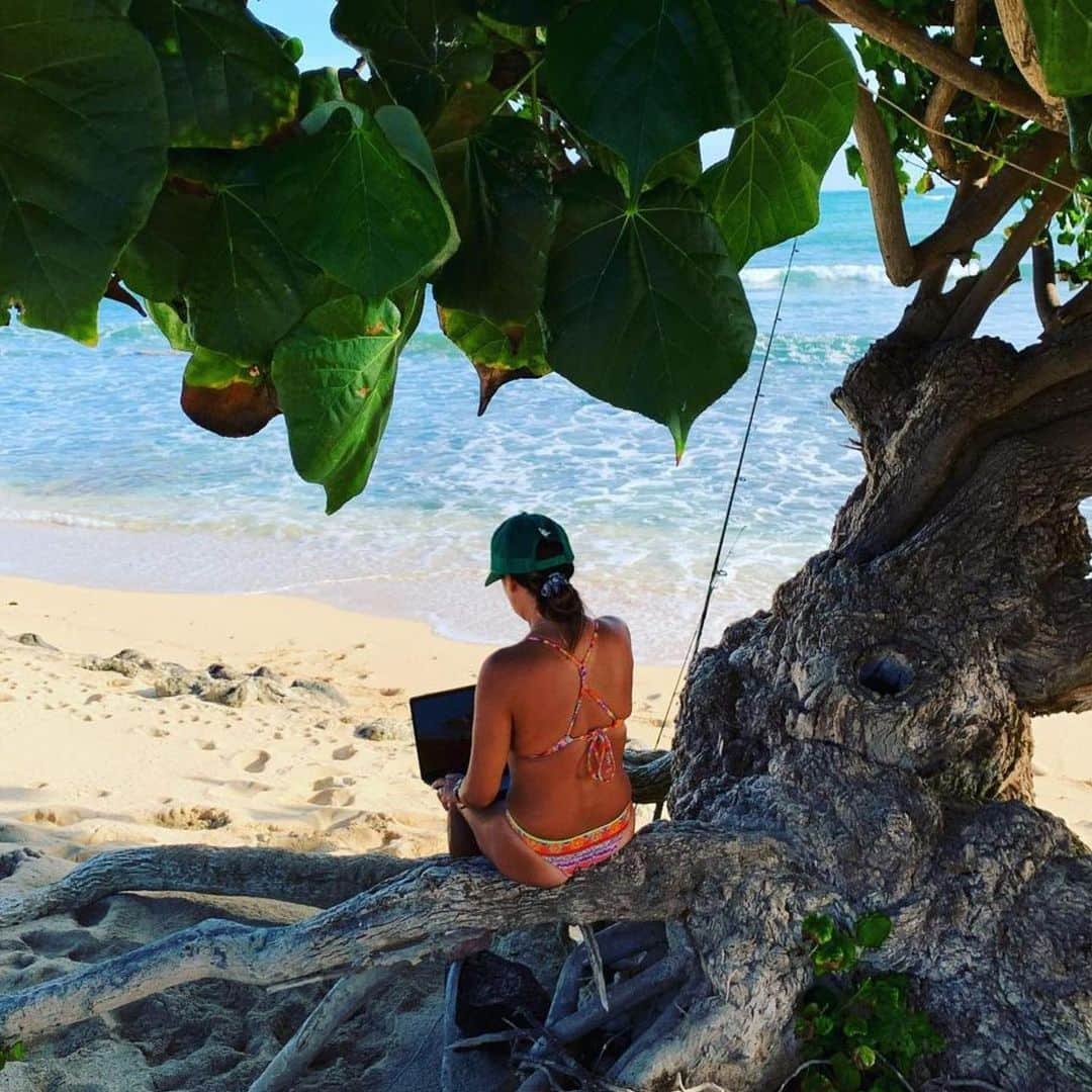 Pualani Hawaii Beachwearさんのインスタグラム写真 - (Pualani Hawaii BeachwearInstagram)「コロナで改善したことはリモートでの仕事環境が増えたこと。水着を着ながら海でお仕事は最高ですね😊  #Repost @mey808hi ・・・ My office on da 🏝👙💻🥰 Lucky I am cuz working everywhere  n  #wavesound 🌊♫ But can not it under da sea ~♪🧜🏽‍♀️😆  #hawaii #luckywelivehawaii #oahu #beachlife #onlineworker  #aloha #mahalo #beach  #beachoffice   #ハワイ #オアフ島  #アロハ #ビーチライフ #リモートワーク #オンラインワーク #ビキニ #ハッピー #波の音 #いつでもどこでも #ハワイ生活  #ハワイライフ  #ハワイ在住 #ハワイ情報  #ハワイ限定 #ハワイ暮らし  #ハワイ好き  #感謝 #マハロ」1月25日 21時13分 - pualani_monsarrat