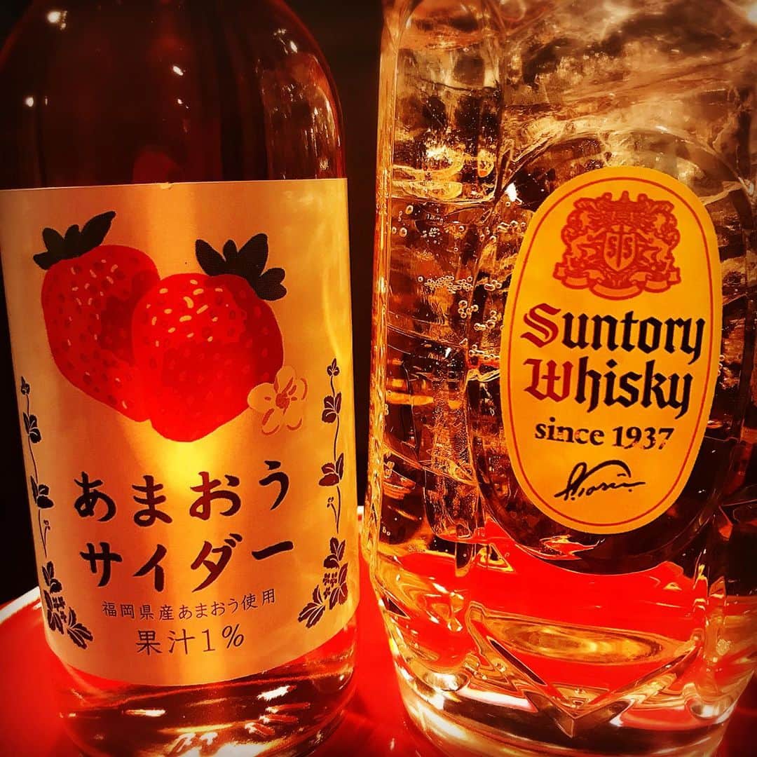 のインスタグラム：「まいど九州魂（くすだま）天王寺店です！  名物！ご当地サイダーと角ウイスキーのコラボレーション！  角 あまおう ハイボール ！  たまにはこんな投稿も良いでしょ！  明日も、ご来店お待ちしてます！  #阿倍野居酒屋 #阿倍野グルメ #天王寺グルメ #天王寺居酒屋 #B級グルメ #九州居酒屋 #博多もつ鍋」