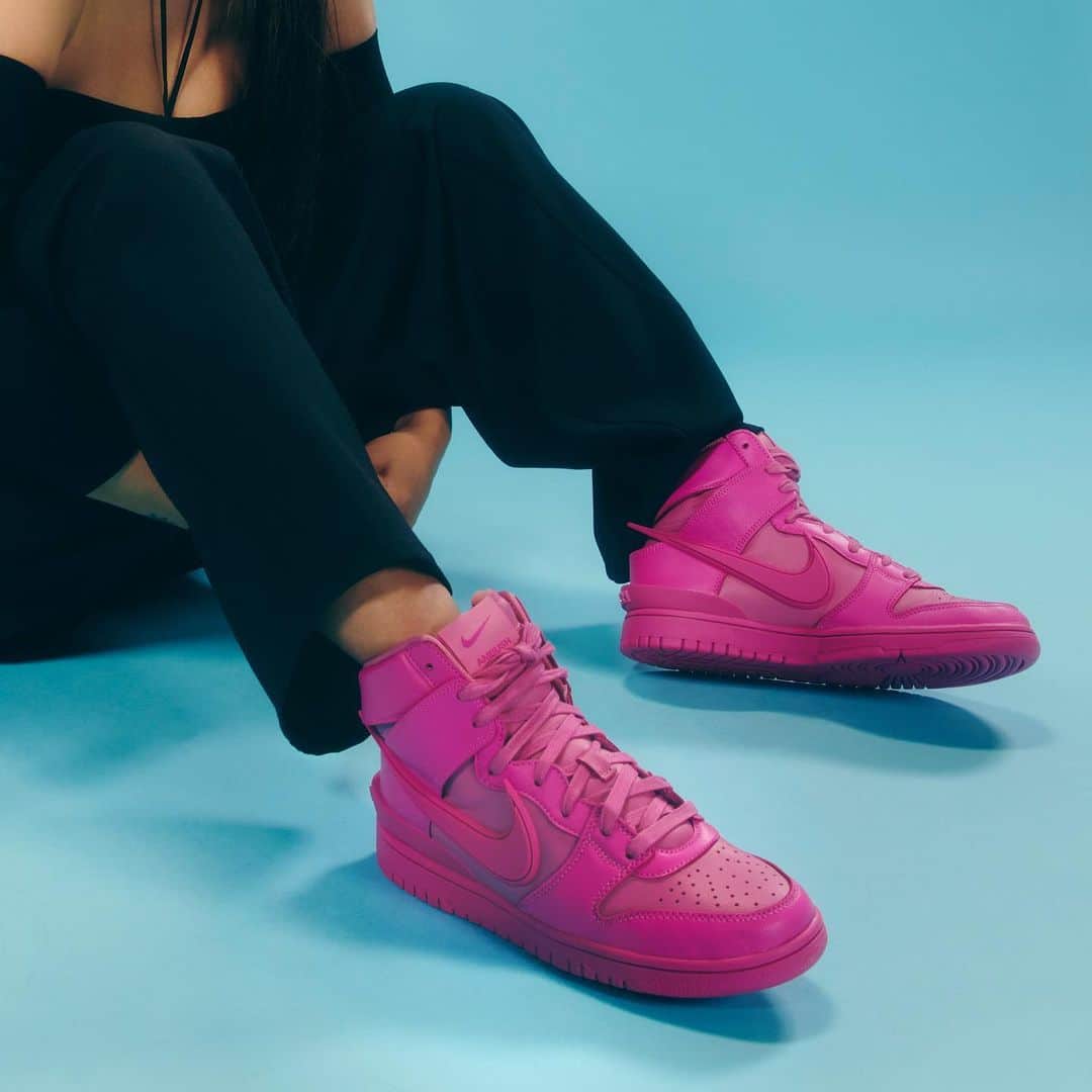 YOONのインスタグラム：「If I had to go out to Pantone and create my own pink I would call it Killa Pink 2 💞✔️  #NIKE #ambush #dunkhigh #pinkaesthetic #dunkgram」