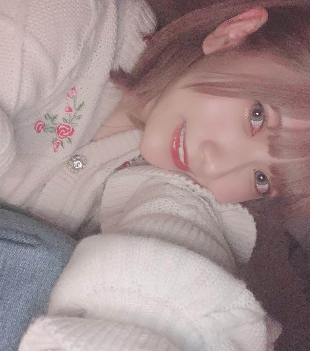 山田麻莉奈さんのインスタグラム写真 - (山田麻莉奈Instagram)「. 今日はまっくらなお部屋での撮影でした🕯𓈒 𓏸  #撮影 #リモート #zoom #お楽しみに ＾＾ #オフショット #🕯 #👻」1月25日 21時19分 - marina.yamada_324