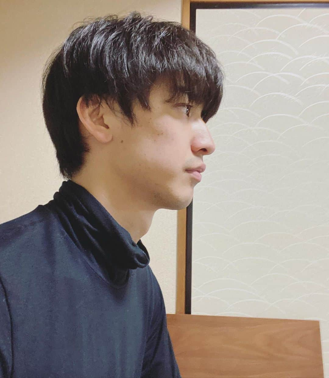 井阪郁巳さんのインスタグラム写真 - (井阪郁巳Instagram)「お風呂上がり♨️ タートルネックインナーが好きです。  #初出し #井阪郁巳 #ご縁  #インスタオシャレ化計画  #swag #写真 #タートルネック」1月25日 21時25分 - ikumi_isaka_official