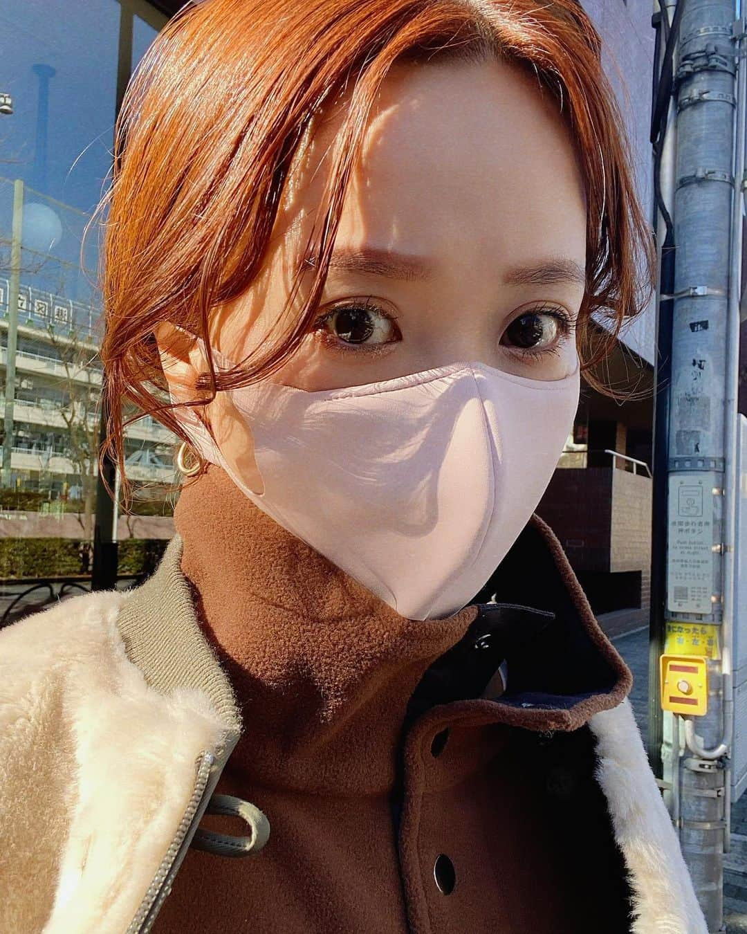 田中里奈さんのインスタグラム写真 - (田中里奈Instagram)「/// something pink ///  ピンクと私。 イエローに引き続き、ピンクのあれこれ。 ピンクは画像フォルダを探すに事欠かないくらいたくさん💗  -----------memo------------  ⑴⑵We'llのマスク。これはダブルレイヤーのスモーキーピンク。 ⑶〜⑸お正月のお着物。珍しく青み系のピンクに身を包み、ポイントで青をさしました。帯の花柄がお気に入り。 ⑹ハワイ在住の山﨑美弥子さんのアートブック『ゴールドはパープルを愛してる』 ⑺NIKEのトレーニングウエア。ユミコア友美子先生と。 ⑻秋頃に行ったcasaflineの展示会。 この春はピンクが着たくて思い切ってオーダー！ ⑼大好きなshare greenにて。 ALL GOOD FLOWERSのお花と。 ⑽お台場のチームラボ ボーダレス。夏の思い出。  -------------------------------  普段のお洋服でこそそんなに着ないけど、ランジェリーやネイル、ヨガマット、お花、スマホの待ち受け、数えるときりがないくらいピンク…！ 総じてくすみ系ピンクが多いのかな？ ピンクは割と私の生活に寄り添ってる色だな〜と改めて。  お洋服や持ち物、わかる範囲でタグ付けしてます。  #somethingpink #💗 #コーディネート #ピンクと私 #powerofcolors #色から始まるエトセトラ #着物」1月25日 21時31分 - tanakaofficial