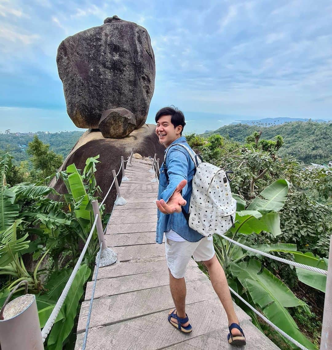 アイス・サランユーのインスタグラム：「Overlap Stone  #samui #Thailand」