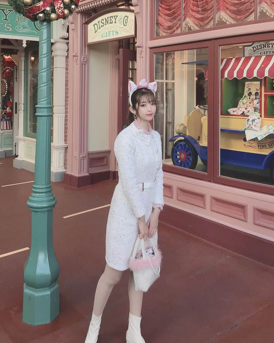れみぱんのインスタグラム：「今日も投稿する写真ないからディズニーの写真🧸🎈写真の供養タイム🙏🏻 また今週も乗り切りましょう🎀」