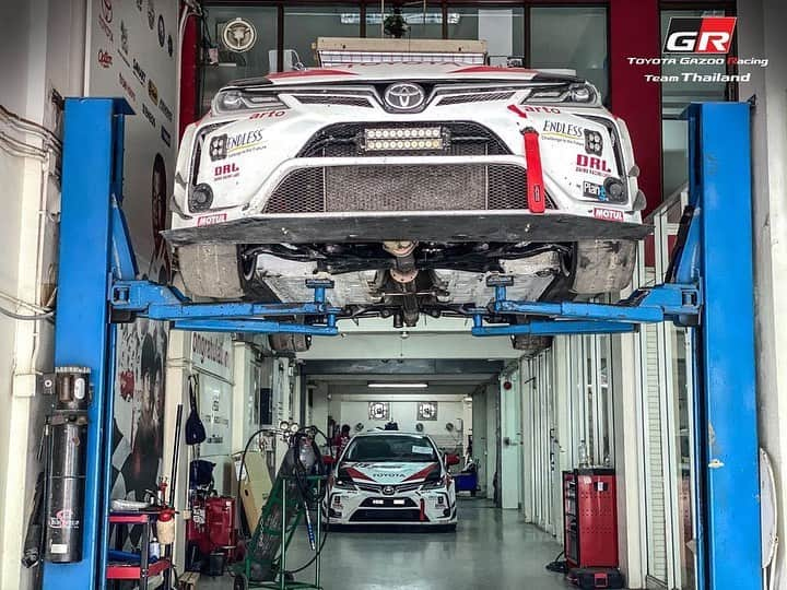 Toyota team thailandさんのインスタグラム写真 - (Toyota team thailandInstagram)「TOYOTA Corolla Altis GR Sport Nürburgring แชมป์รายการ ADAC Total 24h. Race Nürburgring 2020อันดับ 1 และ 2 เตรียมความเรียบร้อยก่อนส่งไปเยอรมนีสำหรับการป้องกันแชมป์ #toyotagazooracing #Toyota #Racing #Motorsport #อยากเห็นคนไทยหัวใจมอเตอร์สปอร์ต #TeamWork #ThaiTeam #TOYOTAGazooRacingteamThailand #CheerThai #ThaiPride #ไม่เชียร์ไทยแล้วจะเชียร์ใคร #แข่งรถ #นักแข่ง #ทีมคนไทย #Car #RaceCar #LexusRCF #TOYOTA86 #SuperCar #CHR #Supra #Corolla #Vios #GR #TGR #GazooRacing」1月25日 12時56分 - toyotagazooracingteamthailand