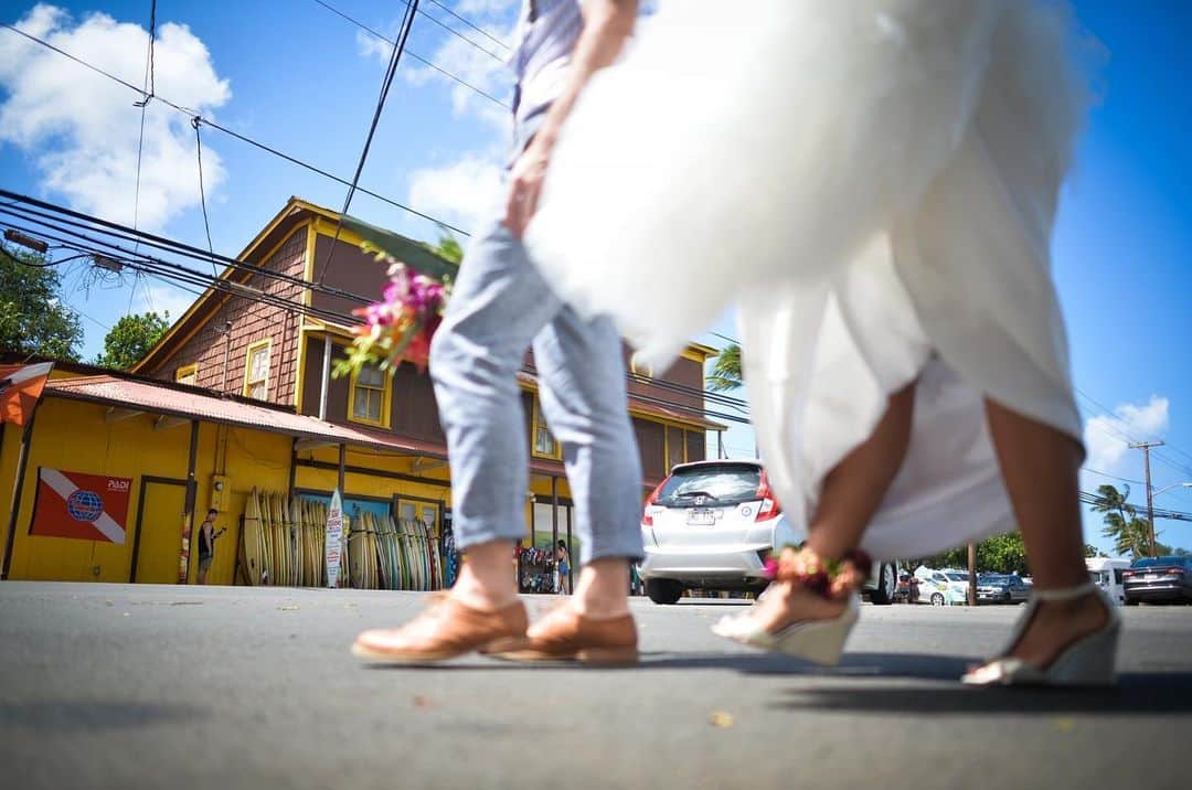 ハワイ挙式のCheersWedding チアーズウェディングのインスタグラム：「『おふたりが大切にしたいことを大切に』﻿ ﻿ 教会を決める前に、ホテルを選ぶ前に、わたしたちに教えてください。﻿ ﻿ 「おふたりはどんなウエディングをされたいのですか？」﻿ 「誰のために結婚式をするのでしょう？」﻿ 「ハワイでどんな時間を過ごされたいのですか？」﻿ ﻿ すべてはそこから始まります。﻿ ﻿ ご両親に感謝の想いを伝えたい、ゲストもリラックスして過ごせる﻿ ウエディングにしたい、時間を気にせず楽しみたい・・・。﻿ ﻿ チアーズウェディングは、おふたりが大切にしたいことを大切に、﻿ ハワイの魅力を知り尽くしたプランナーが、﻿ ハワイだからこそ叶う特別なウエディングをプロデュースいたします。﻿ ﻿ ***********************﻿ ﻿ 【HP】﻿ https://www.cheerswedding.jp﻿ ﻿ ☎︎0120-128-828﻿ 平日11:00〜19:00／土日祝10:00〜19:00﻿ ﻿ ***********************﻿ ﻿ ◆ウェディングパーク海外﻿ チアーズウェディングで検索！﻿ https://foreign.weddingpark.net/agentlist/100063/﻿ ﻿ ◆ウェディングフォトはこちら﻿ @cheers_photowedding ﻿ ﻿ #チアーズウエディング﻿ #ハワイウェディング ﻿ #海外ウェディング﻿ #リゾートウェディング﻿ #リゾ婚﻿ #海外挙式﻿ #ハワイ挙式﻿ #ハワイ婚﻿ #新婚旅行﻿ #ハワイ旅行﻿ #cheerswedding﻿ #hawaiiwedding﻿ #ハワイハネムーン﻿ #ハワイウェディング迷子﻿ #ハワイウェディングプロデュース﻿ #日本中のプレ花嫁さんと繋がりたい﻿ #プレ花嫁﻿ #ハワイ結婚式﻿ #花嫁準備﻿ #式場迷子﻿ #2021秋婚﻿ #2021wedding﻿ #家族挙式﻿ #花嫁応援 ﻿ #ハワイ花嫁﻿ #ノースショア﻿ #ロケーション撮影﻿ #おしゃれ花嫁﻿ #大人花嫁﻿ #northshore」