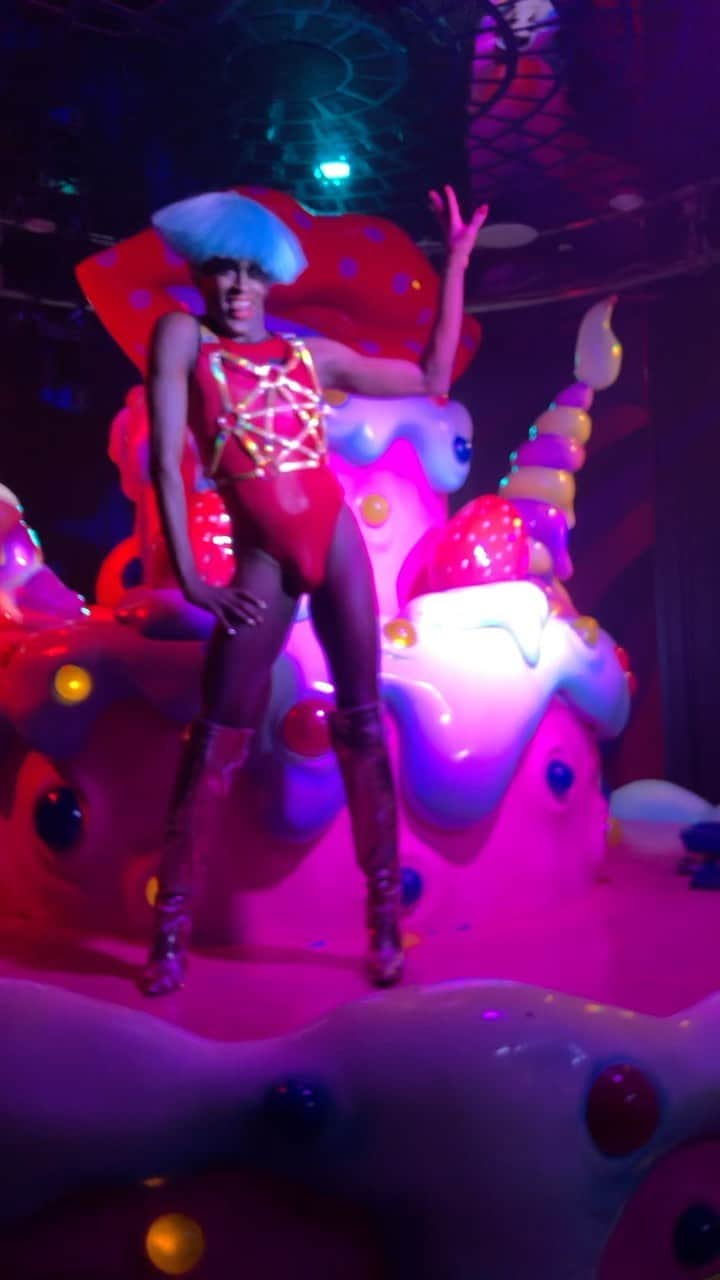 ジュン中山のインスタグラム：「Unfortunately one of iconic Tokyo restaurant kawaii monster cafe will close the end of January 2021. So sad 😭 about it ... I am going to upload my memories of kawaii monster cafe..... Jonte was performing that night  and IG was MC on stage. My super star bitches r genius cunts in the world 🌎  @hellojonte  @ig_sexercise @kawaiimonstercafe #iconic #kawaii #harajukucafe #kawaiimonstercafe #kawaiiculture #jontemoaning」