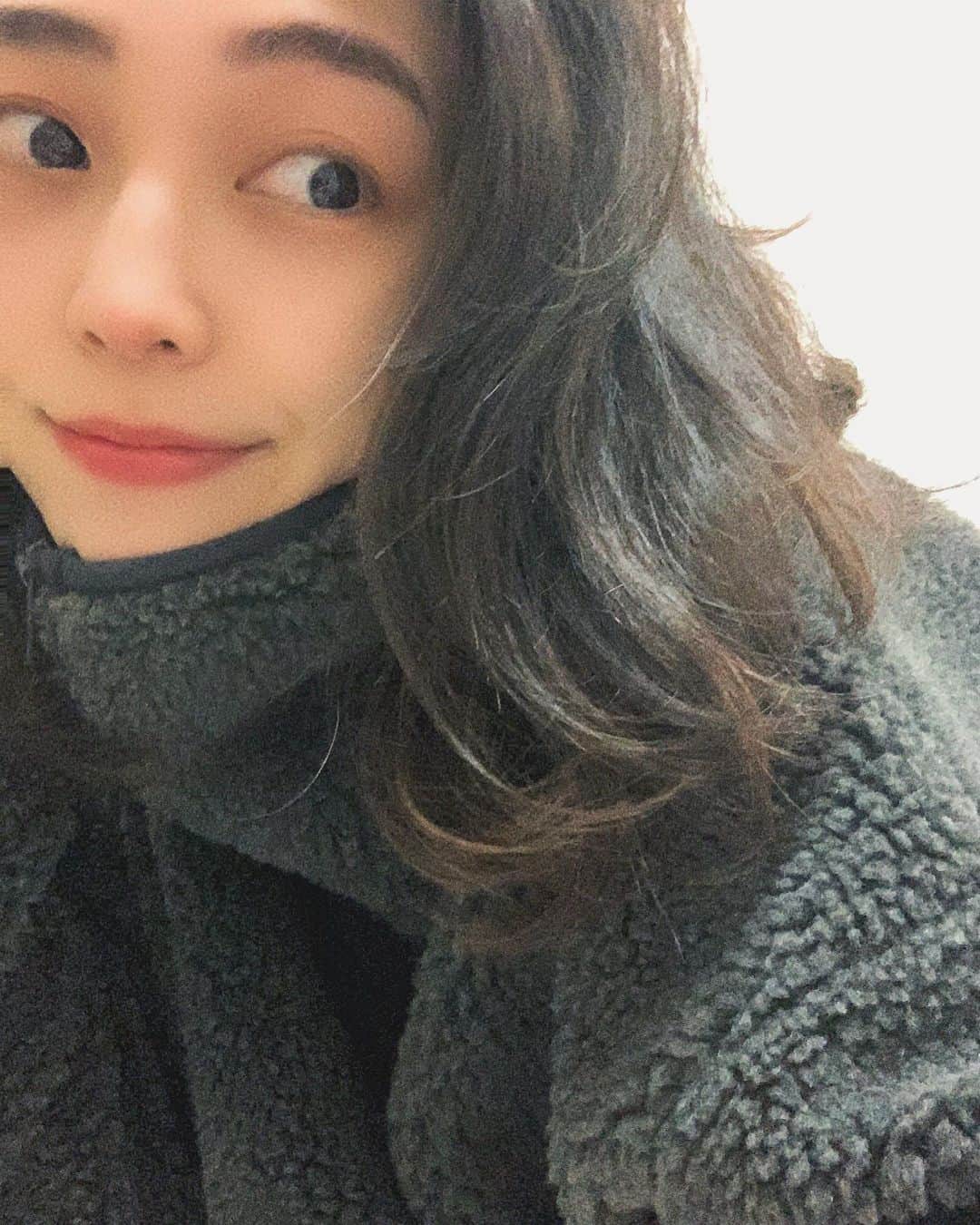 仲美咲のインスタグラム：「冬はもこもこに限るね🤓 . そして最近新しいことを初めました🌎 . まだ始めたばかりだからもうちょっと上達したら小出しにしていこうかな🤫🤫 #挑戦#続くかな#モコモコ」