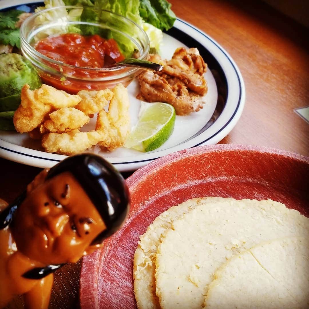大鷲透のインスタグラム：「新宿三丁目でタコス食べてみた。 #Mexican Dining AVOCADO」