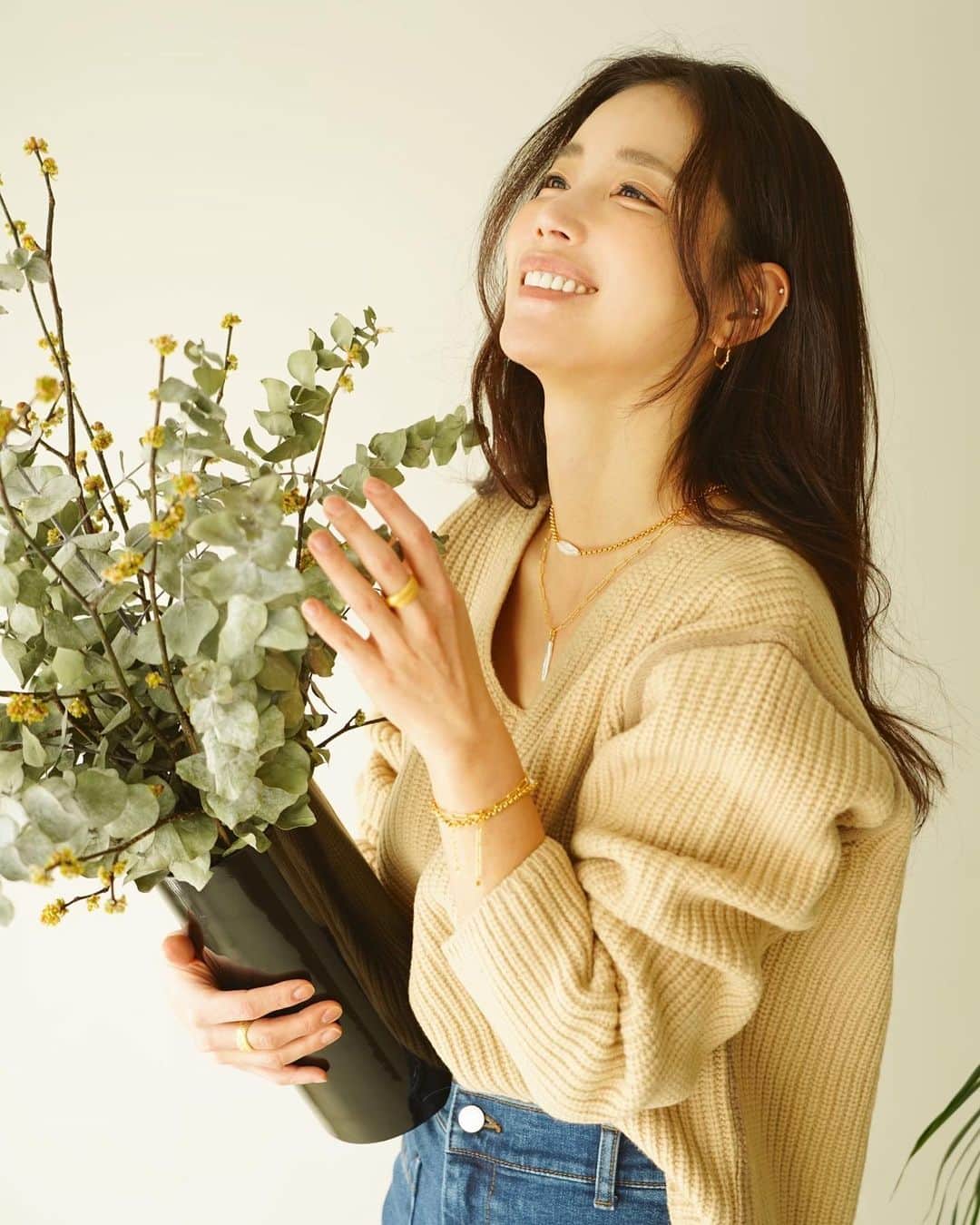 キ・ウンセさんのインスタグラム写真 - (キ・ウンセInstagram)「#광고 안녕 예쁜 진주야 ✨ @monicavinader_korea 의 새로운 아이들과 📸 . . #kiootd🌿 #ootd」1月25日 13時52分 - kieunse