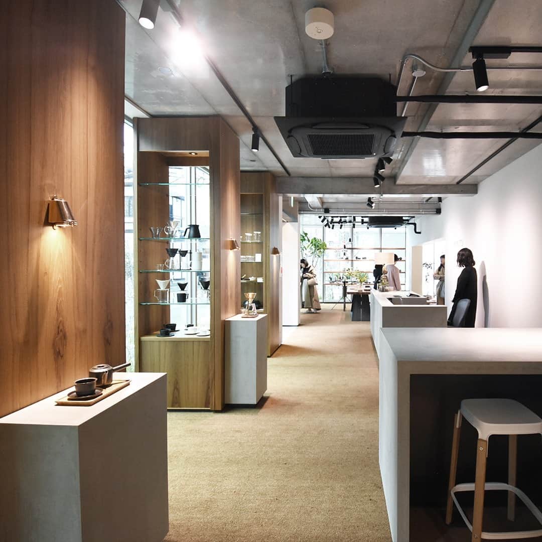 のインスタグラム：「[KINTO STORE Tokyo⁠]⁠ アルバイトスタッフ募集⁠ 東京・中目黒のリテールショップ「KINTO STORE Tokyo (キントーストアトーキョー)」では、店舗スタッフを募集しております。⁠ ご興味のある方は是非ご応募ください。⁠ ⁠ 詳しくはKINTOブランドサイト内、COMPANYページの採用情報をご覧ください。⁠ ---⁠ We are hiring sales staff at KINTO STORE Tokyo. Please check our website for more details.⁠ .⁠ .⁠ .⁠ #kinto #hiring #kintostoretokyo #kintostore #nakameguro #キントー #中目黒 #採用情報 #キントーストア」