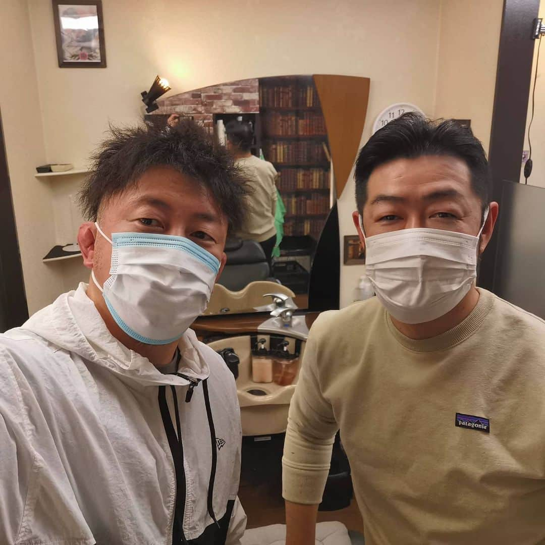 川尻達也のインスタグラム：「久々に茨城県水戸市にあるクライムヘアで鴨志田さんにカット&パーマしてもらいましたー。 お店のオープンが2006年で私が行きだしたのも2006年。 かれこれ15年間お世話になってます。 水戸周辺の方是非ー。  #つくば #研究学園 #学園の森 #フィットネス #ダイエット #キックボクシング #格闘技 #ストレス発散 #運動不足解消 #初めての人のための格闘技フィットネス #並木 #並木ショッピングセンター #土浦 #茨城県 #フィットネスジム #格闘技フィットネス #FightBoxFitness #FBF #ファイトボックスフィットネス #川尻達也 #RIZIN #UFC」