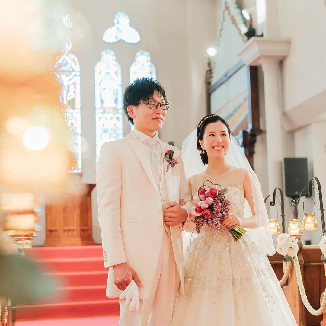 【公式】 京都セントアンドリュース教会さんのインスタグラム写真 - (【公式】 京都セントアンドリュース教会Instagram)「﻿ 奇跡的に現存したステンドグラス。﻿ ﻿ 赤色はルビー、青色はサファイアなど、宝石を溶かし込んで創られており、﻿ 現代では再現不可能な技法として歴史的価値を持っています。﻿ ﻿ ﻿ #TAGAYA﻿ #wedding﻿ #kyoto﻿ #タガヤ﻿ #ウェディング﻿ #京都セントアンドリュース教会﻿ #結婚式 ﻿ #京都」1月25日 14時19分 - kyoto_st.andrews_church