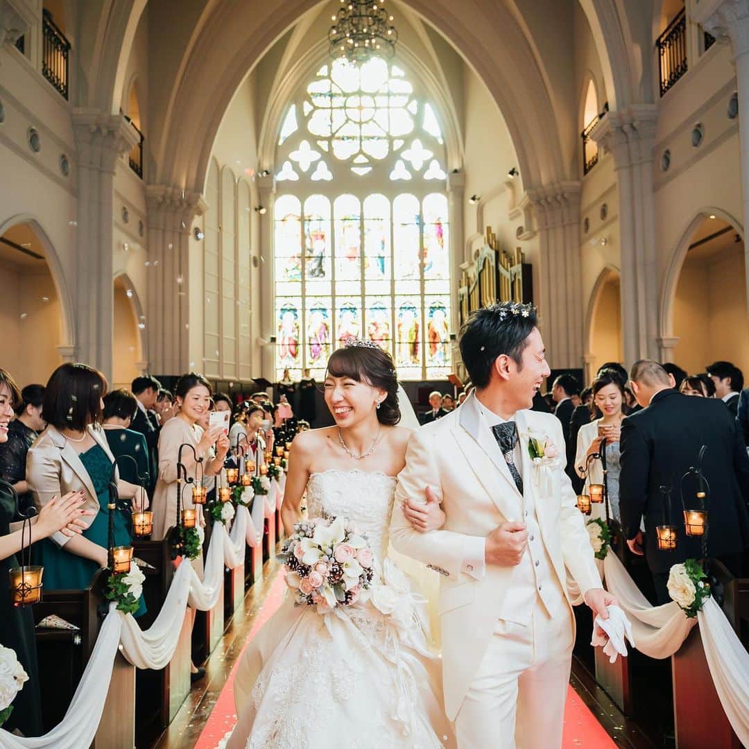 神戸セントモルガン教会さんのインスタグラム写真 - (神戸セントモルガン教会Instagram)「﻿ 「ロイヤルステンドグラスが輝く大聖堂」﻿ ﻿ 神戸セントモルガン教会には、﻿ 19世紀製の本物のステンドグラスが輝く聖堂があります。﻿ ﻿ 歴史的、芸術的価値の高いステンドグラスを眺めながらの結婚式は、感動もひとしおです。﻿ ﻿ ﻿ #TAGAYA﻿ #wedding﻿ #kobe﻿ #タガヤ﻿ #ウェディング﻿ #神戸セントモルガン教会﻿ #結婚式 ﻿ #神戸」1月25日 14時22分 - kobe_st.morgan_church