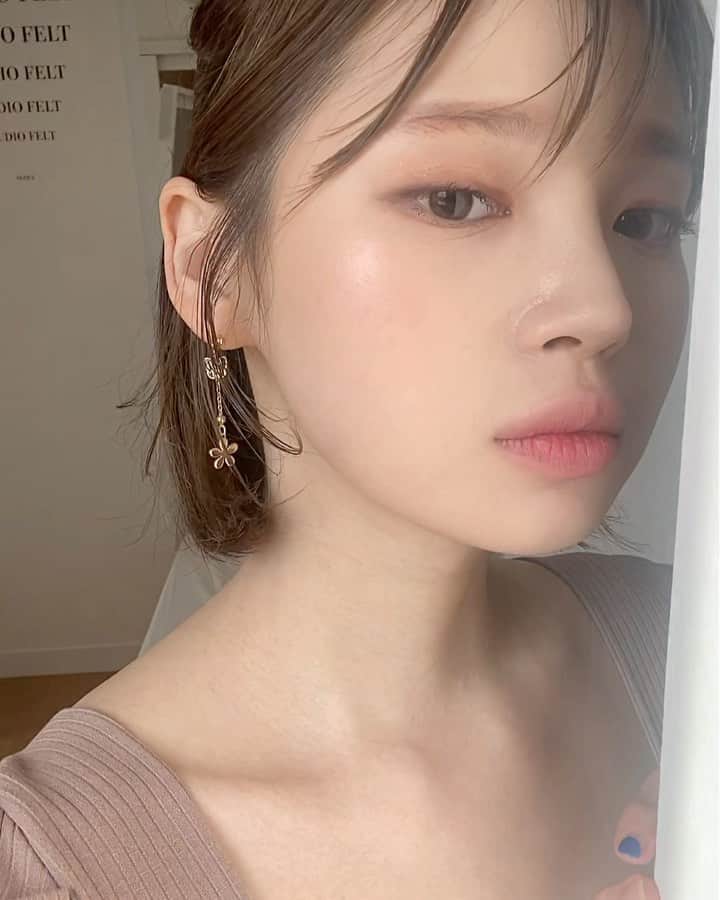Yoonbitnaのインスタグラム：「🍑🍑🍑🍑날씨 복숭아다🍑🍑🍑🍑」