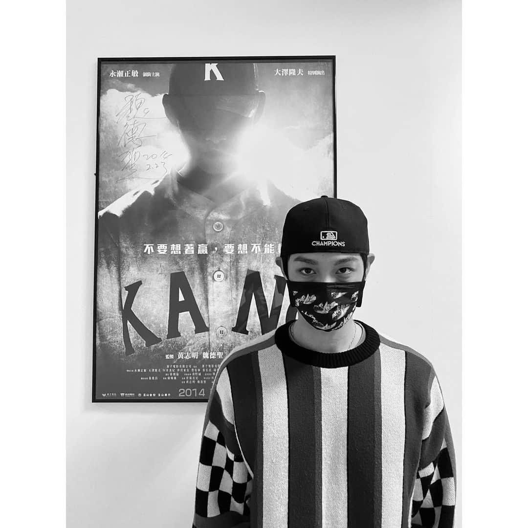 ツァオ・ヨウニン（曹佑寧）のインスタグラム：「巧遇18歲的自己 謝謝昨天台中的朋友 讚 夠挺 #kano#叱咤風雲」