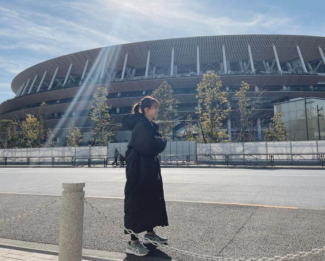 田中理恵さんのインスタグラム写真 - (田中理恵Instagram)「天気に恵まれた〜☀️ 半袖だったけど寒い〜って震えなかった😍‼︎‼︎  カメラマン、スタッフの方々 メイクさん、マネージャーさん 皆さまありがとうございました😊🤍  最近はマスクをしないで外にいると不安になりますね。メイクと撮影の時だけ外しました。  手洗い、うがい、マスク 忘れずにします☺️👌👌👌」1月25日 14時32分 - riiiiiie611