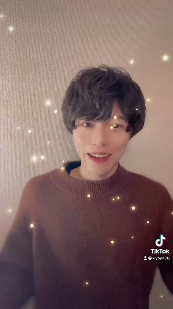 佐瀨清隆のインスタグラム：「最近台本はカフェで読むスタイルです . . #リール#リール動画 #reels  #tokyo #shooting」