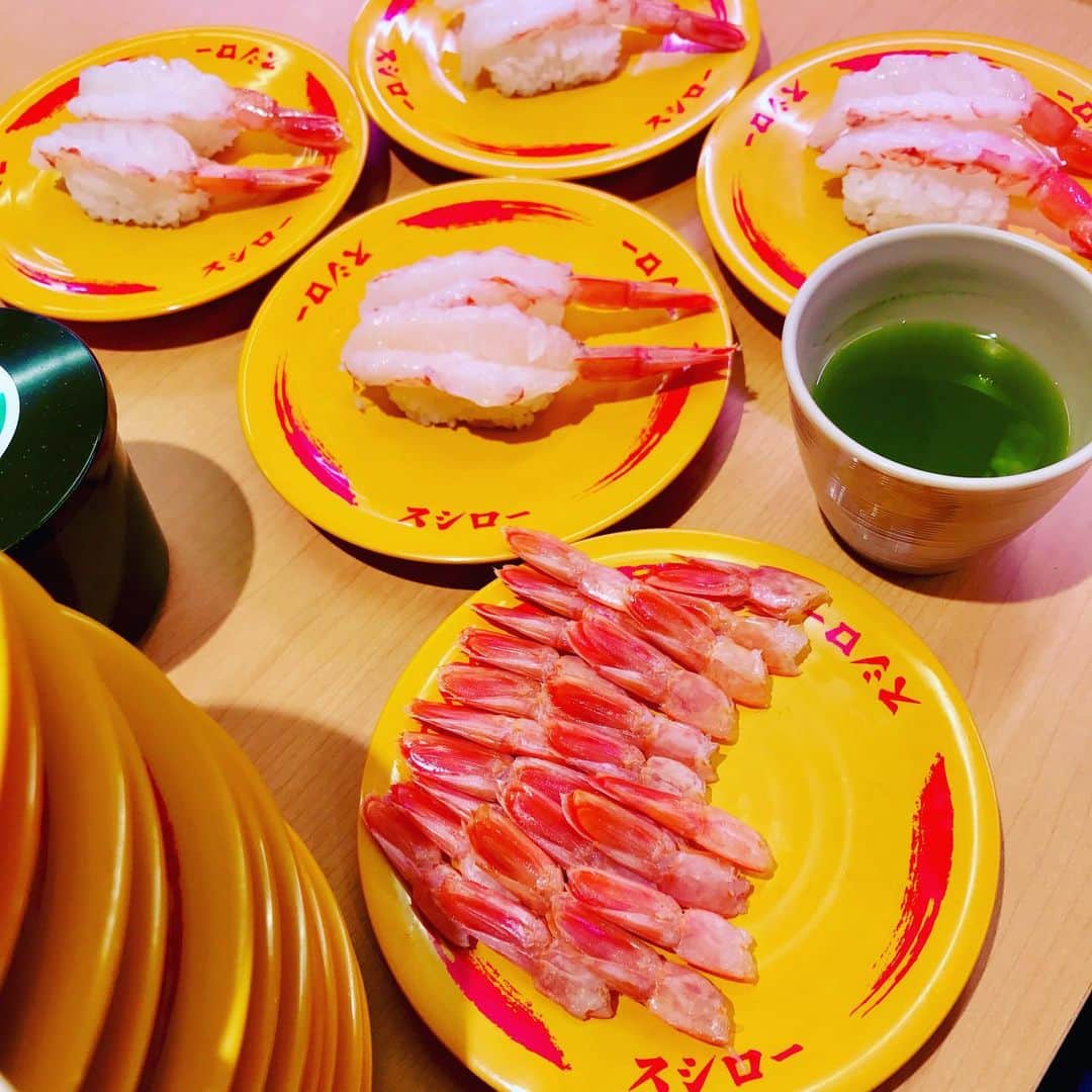 橋本大地さんのインスタグラム写真 - (橋本大地Instagram)「皆さんお久しぶりです お元気ですかー！？ 私は先日スシローの赤エビが2つで100円になる待ちに待った日が訪れたのでフェアが始まってすぐくらいに行って参りました 赤エビだけをひたすら食べまくりました✨ 美味しかったです #スシロー #赤エビ #寿司」1月25日 14時50分 - risingddt_daichi