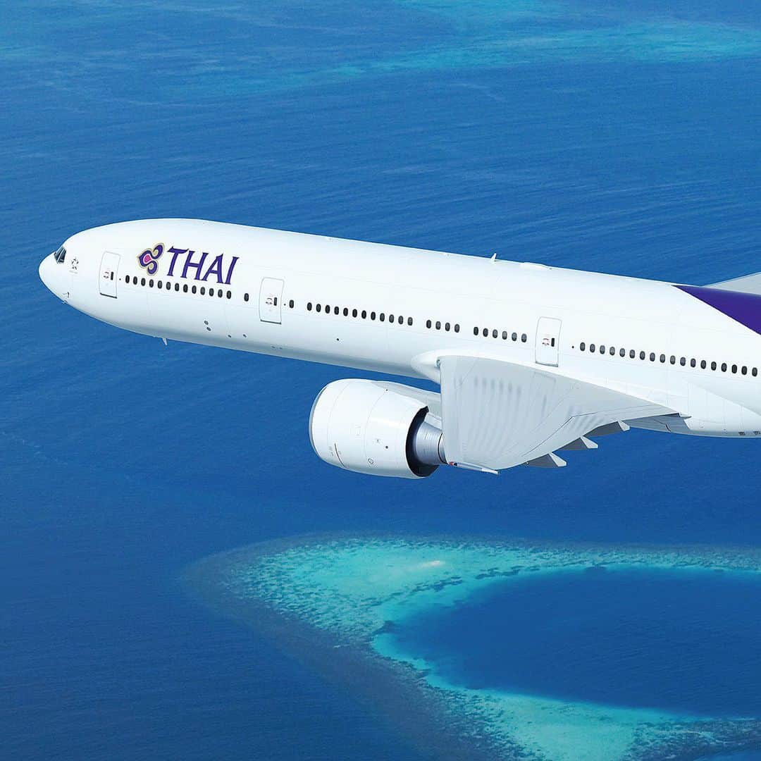 タイ航空のインスタグラム：「And the clear bright sea after the storm will be worth to wait.   #thaiairways #smoothassilk」