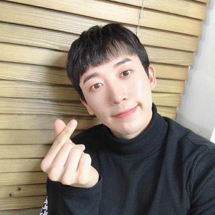 U-KISS（ユーキス）のインスタグラム：「[#훈] 키스미❣ 날씨가 조금은 따뜻해져서 다행이에요! 곧 공개될'I Wish'도 조금만 기다려주세요🙏😊  #유키스 #UKISS #HOON」