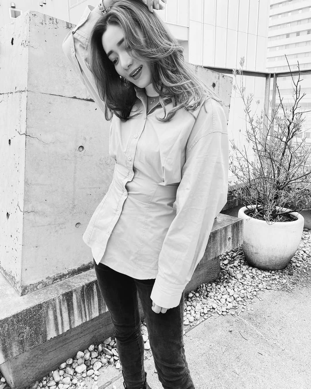 谷口紗耶香のインスタグラム：「とても気分がいいの🌿こんなにスッキリするならもっと早くすればよかったーってくらいオススメ🤤✨最近、歯列矯正のストレスや、子供達の寝相だったりで何回も起きるような睡眠が続いてたんだ。 疲労回復、ホルモンバランスの調整、肝機能改善とかお肌の為にも　 プラセンタが良いって聞いて　@tokyo_ace_clinic  心斎橋院で プラセンタ注射してきたの🤍 美肌、美髪、アンチエイジングの味方になる成分を豊富に含んでて内からも外も生き生きできるなんて✨👏🏼 ぜひ問い合わせしてみて！自律神経が乱れがちな今の時期にもオススメだよぉ♡  #tokyo_ace_clinic #美容皮膚科 #美容注射 #プラセンタ#谷口紗耶香」