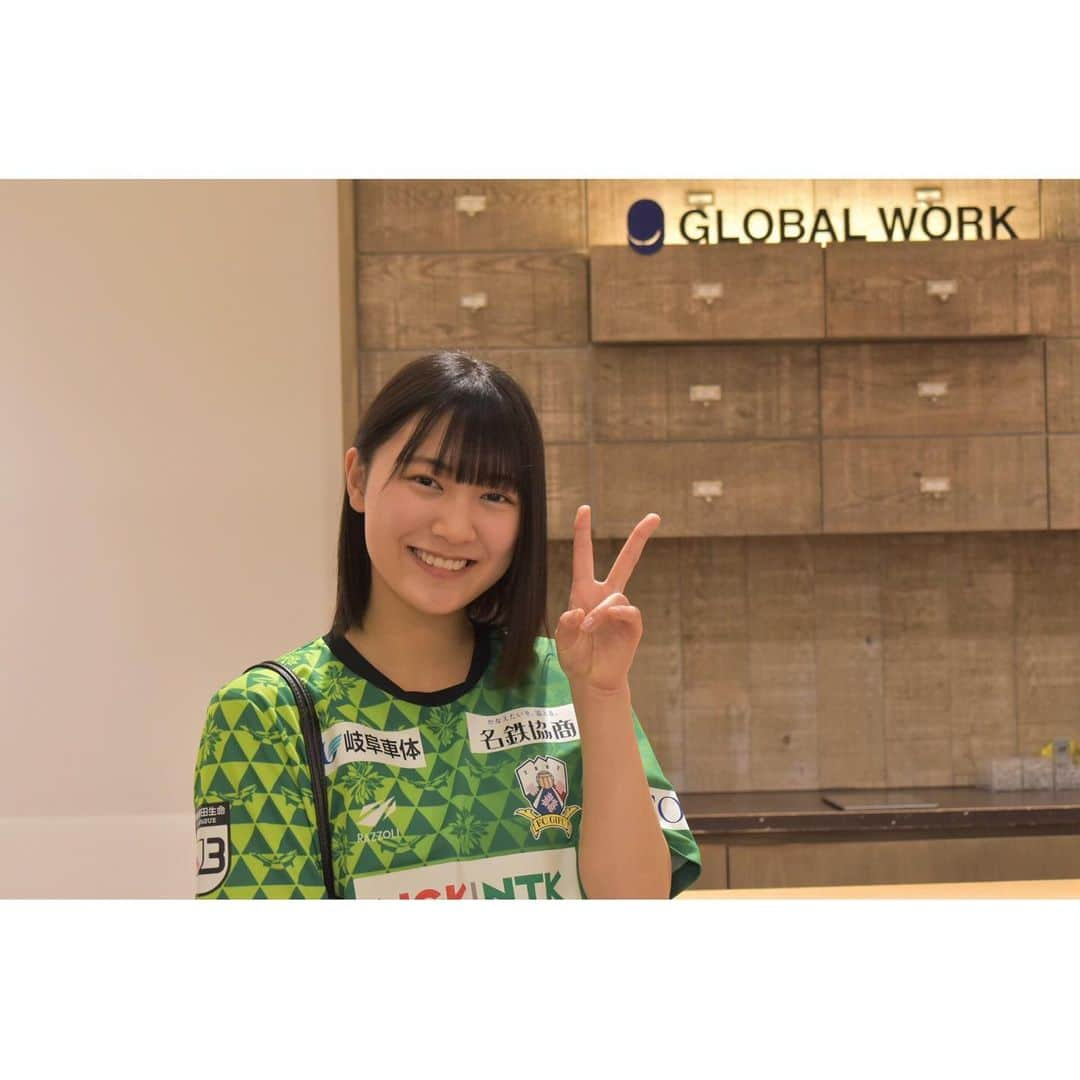 ＦＣ岐阜さんのインスタグラム写真 - (ＦＣ岐阜Instagram)「マーサ21内にある「GLOBAL WORK」様に、#GGG メンバーのHINAが #FC岐阜 2021ユニフォームの着用コーディネートをして頂きました🥰 大人っぽい雰囲気もありながら、アクティブさも感じるHINAにピッタリなコーディネート🤩 ご協力ありがとうございました🙇‍♂️  #GLOBALWORK #グローバルワーク #マーサ21 #RAZZOLI #躍動」1月25日 15時21分 - fcgifu