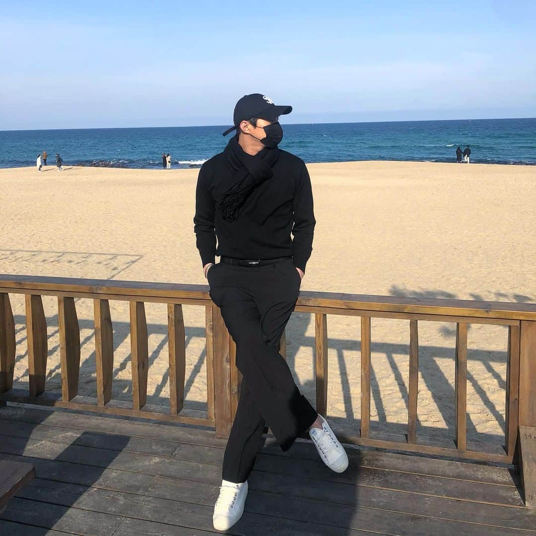 ソン・ウォンソクのインスタグラム：「바다 보고싶어서 급으로 온  #경포대 🌊」