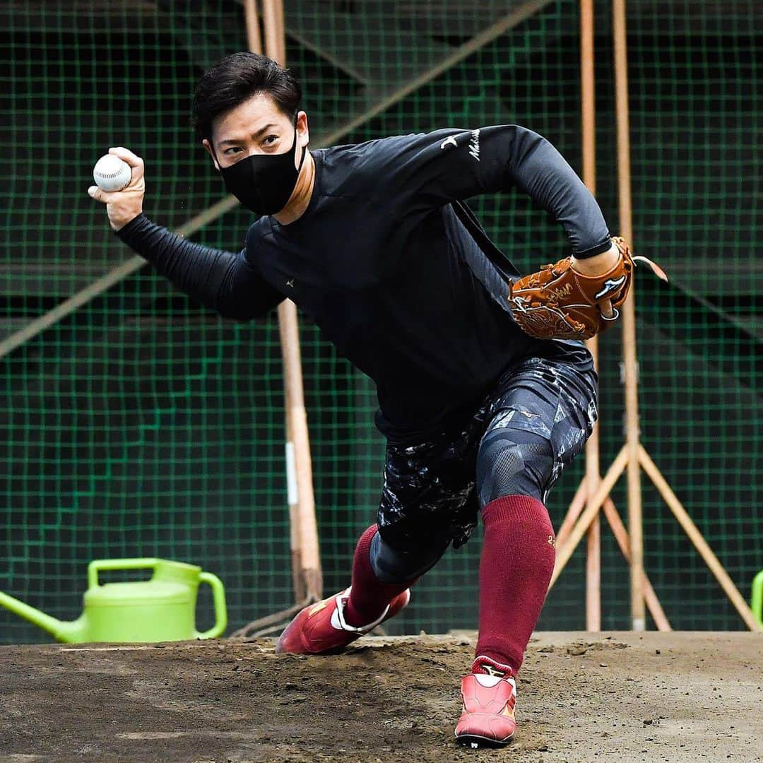 東北楽天ゴールデンイーグルスさんのインスタグラム写真 - (東北楽天ゴールデンイーグルスInstagram)「⚾️ 姿を見せる選手が増えてきました👍🏼 キャンプインが待ち遠しいですね😆 #rakuteneagles #一魂 #日本一の東北へ #則本昂大 #銀次 #牧田和久 #田中和基 #塩見貴洋 #辰己涼介  #辛島航 #森原康平 #太田光 #松井裕樹」1月25日 16時03分 - rakuten_eagles