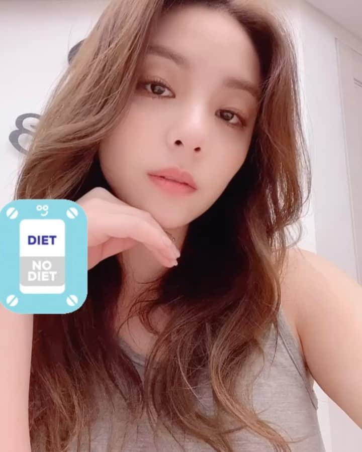 エイリーのインスタグラム：「Expectation vs Reality 예상 과 현실의 차이..  첫번째 영상 올리브오일 양파 새우 다진마늘 두부 면 데리야키 소스 깨   쉽고 간단한 레시피!! 저녁에 가볍게 드셔보세요! 야식으로도 꿀!!   1st video Olive Oil Onions Shrimp Minced Garlic Tofu Noodles Teriyaki Sauce Seasame seeds  Try this very simple recipe out for dinner or even for a late night snack!  #쉪일리」