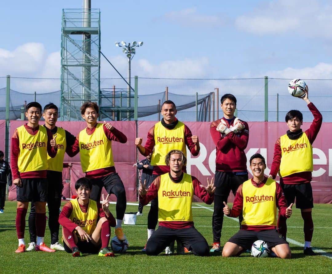 ヴィッセル神戸さんのインスタグラム写真 - (ヴィッセル神戸Instagram)「初日の勝利チーム！💪🏼 Winning squad on the first day back! 💪🏼  #vissel #visselkobe #ヴィッセル #ヴィッセル神戸 #Kobe #神戸 #WeAreKobe #KobeForeverForward #一致団結 #JLeague #Jリーグ」1月25日 16時24分 - visselkobe