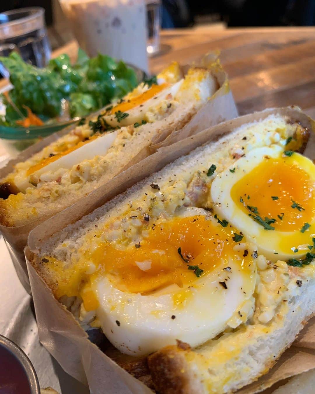 𝐇𝐈𝐍𝐀𝐊𝐎さんのインスタグラム写真 - (𝐇𝐈𝐍𝐀𝐊𝐎Instagram)「早くも1月最終週🥰🌸 春が待ち遠しい🍀🐣  #ローズピアス #ローズネックレス #上野カフェ #カフェ巡り  #卵料理 #たまごサンド #eggbabycafe #sandwich」1月25日 16時18分 - loveis_tokyo