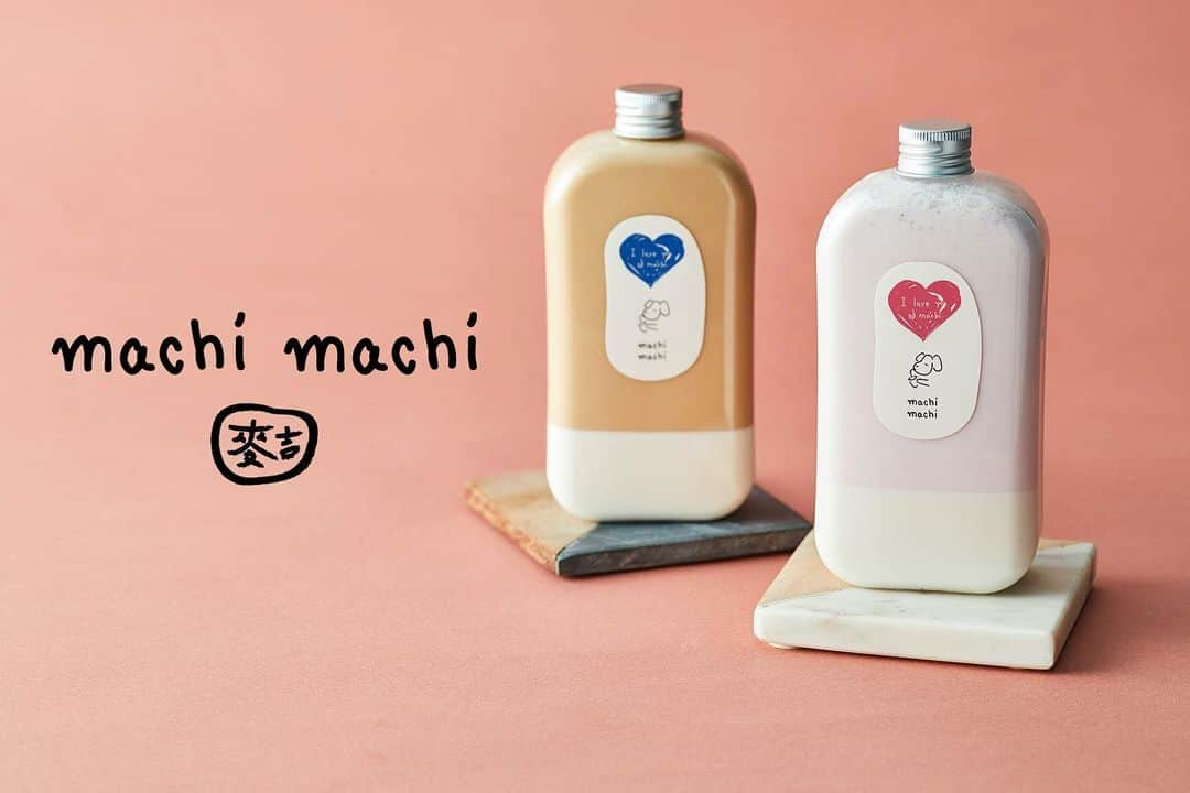 麥吉machi machiのインスタグラム：「. 《2月フェアメニュー🎉》  いつもmachi machiをご利用頂き、誠にありがとうございます😊  2月1日（月）より、大人気メニュー「ミルクティーパンナコッタ」と「ストロベリーミルクパンナコッタ」がペアボトルセットとして、期間限定デザイン・特別価格で登場します！ ※通常価格￥1.260(+tax)→￥1.000(+tax)  ボトル内で2層になった見た目の華やかさと、パンナコッタを崩しながらデザート感覚で楽しめるエンターテインメント性が期間限定のキュートなラベルを身にまとうことで、いつも以上にギフトにぴったりな商品に生まれ変わりました。  おうちで過ごす時間が増える中、「大切な方々と一緒に楽しい時間を過ごしていただけるように…」という想いから限定ラベルには「 I love you so machi（much） 」のメッセージを添えたデザインを採用しております。  バレンタインデーにメッセージと共に想いを届けるも良し、おうち時間の食卓にデザートとして加えるも良し、日頃の感謝も伝えるプレゼントとして利用するも良し、と様々なシーンで人と人との繋がりを演出することができます。  是非限定デザインのボトルをGetして下さい💁‍♀️  . #machimachi  #神のチーズティー #チーズティー  #台湾 #タピオカ #タピ活  #タロイモ #タロイモボール #おうちカフェ #おうち時間 #カフェ #カフェ巡り  #原宿 #原宿カフェ #横浜 #横浜カフェ #京都 #京都駅#京都カフェ #梅田 #梅田カフェ #天王寺 #天王寺カフェ #福岡 #福岡カフェ」