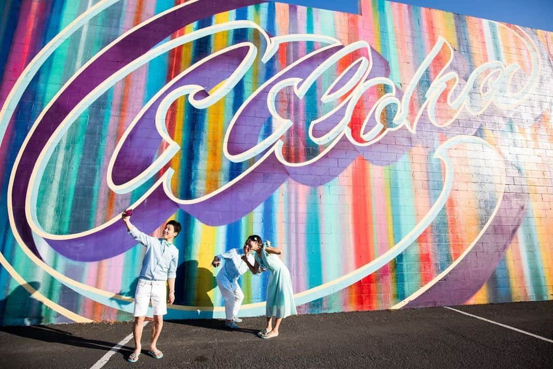 宮川杏奈さんのインスタグラム写真 - (宮川杏奈Instagram)「Wall Art🌈💕 . #Hawaii #hawaiiwedding  #hiltonhawaiianvillage  #ハワイ #ハワイウェディング #海外挙式 #ハネムーン #ウェディングフォト  #ウェディングドレス  #ヒルトンハワイアンビレッジ  #挙式 #海外挙式 #懐かシリーズ  #結婚記念日 #フォトツアー #ビーチフォトウェディング」1月25日 21時47分 - an1221na