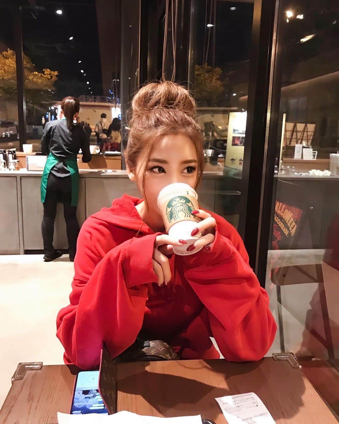 LISAのインスタグラム：「﻿ ﻿ 富士急ハイランドに行きたい🎢﻿ ひさびさに絶叫系乗りたい気分🥶笑﻿ がまん、がまん😷 ﻿ はやく一週間位経たないかなぁ🦦🦦💭﻿ ﻿ #starbucksjapan  #starbuckscoffee ﻿ #すたーばっくす #富士急ハイランド」