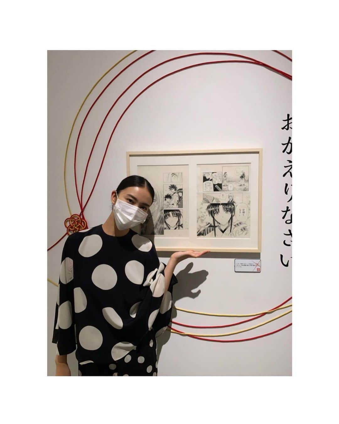 のインスタグラム：「るろうに剣心展にて☺︎ 大友監督と 観覧させていただきました  薫との２ショットです。 るろ剣熱あがりますね⤴︎⤴︎  東京は３月７日まで やってるそうです、是非😉」