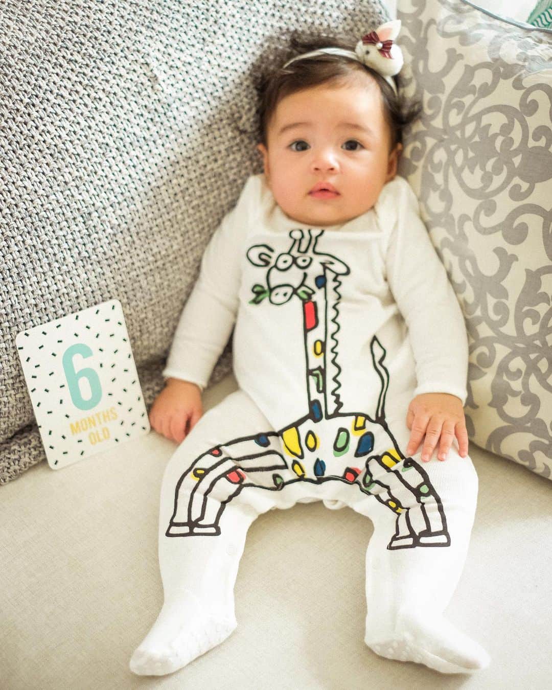 Rianti Cartwrightのインスタグラム：「Hi world I am 6 months old. Thank you Auntie @sandradewi88 for my outfit hihihi ❤️」