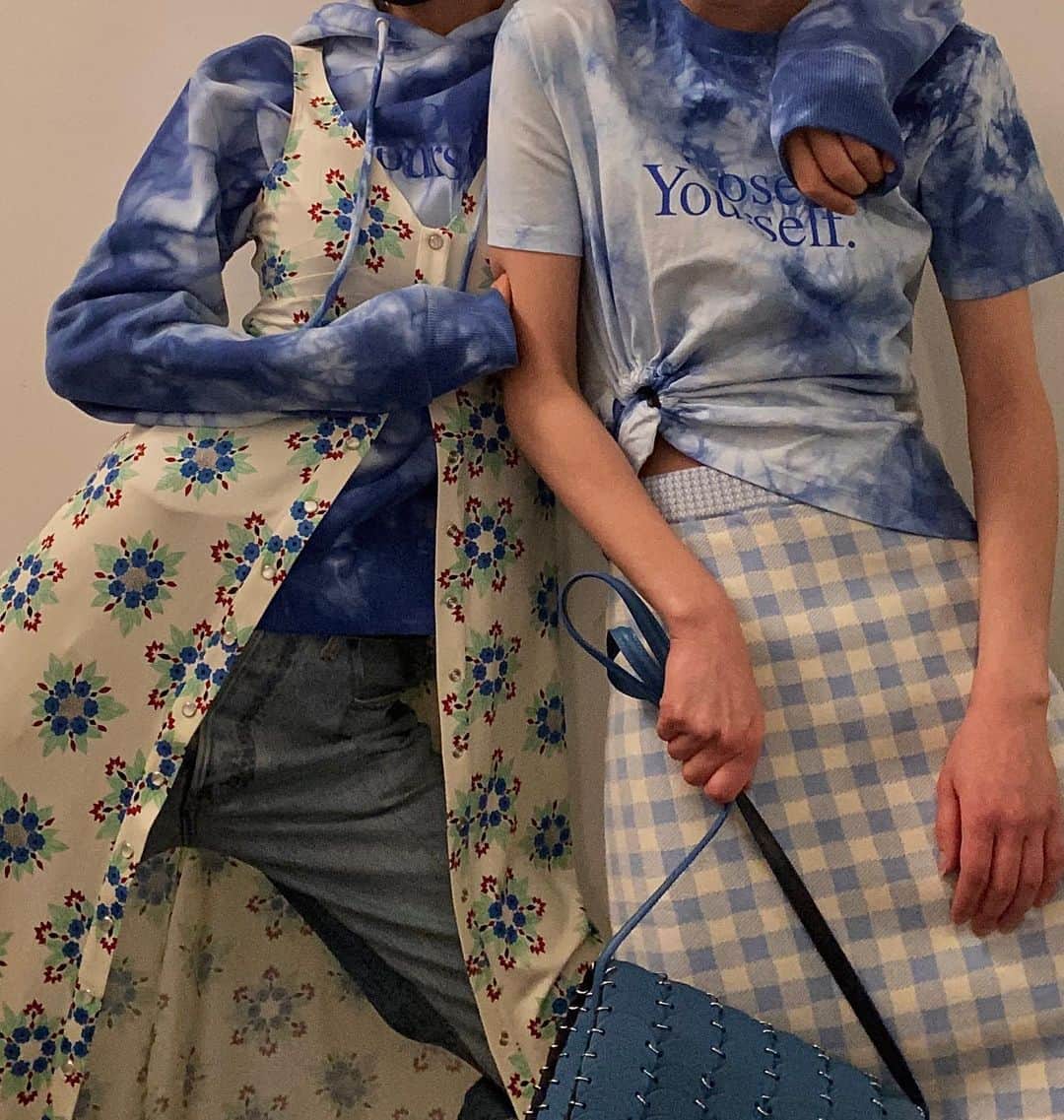 リステアさんのインスタグラム写真 - (リステアInstagram)「Blue vibes 💙💙💙 >>> @pacorabanne   ■ left ✔️Lose Yourself Sweatshirt ¥37,000 + Tax ✔️Geometrical Flower Button Front Dress ¥76,000 + Tax  ■ right ✔️Lose Yourself Tee Shirt ¥25,000 + Tax ✔️Pacoio Flap (bag) ¥89,000 + Tax ✔️Billie Knit Skirt ¥78,000 + Tax @altuzarra   @restirofficial  RESTIR.com RESTIR STYLISTS APP RESTIR BOUTIQUE  #restir #リステア #pacorabanne #パコラバンヌ #タイダイ #womensfashion #womenstyle」1月25日 16時59分 - restirofficial