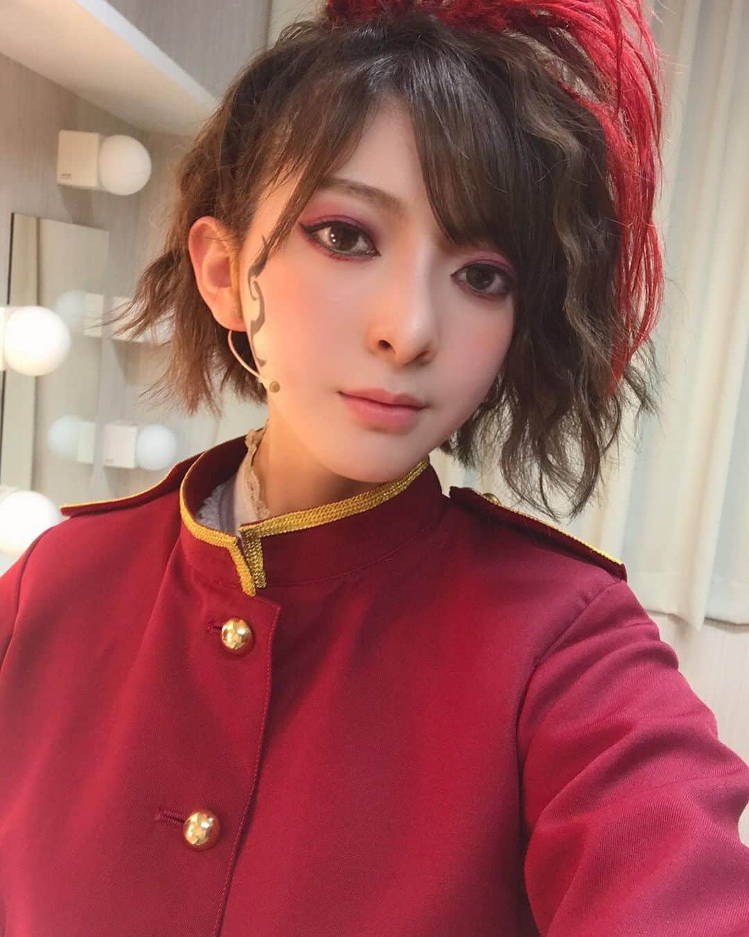 のインスタグラム：「舞台 #Mogut 〜ハリネズミホテルへようこそ～🦔  大阪公演を終えて、今は東京公演真っただ中！🎶 明日からは6日間連続公演です🦔✨  ご覧くださった皆様がほっこり笑顔になれる、元気になれる舞台です🤗✨  皆様もぜひ、ハリネズミホテルへお越しください🍀」