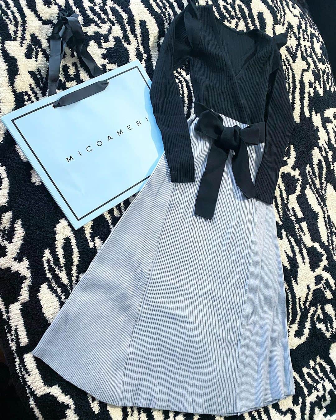 五位渕のぞみのインスタグラム：「#MICOAMERI のワンピース👗✨✨@micoameriofficial ㅤㅤㅤㅤㅤㅤㅤㅤㅤ #くみっきー さんがプロデュースブランド 『MICOAMERI（ミコアメリ）』👖😍💕 @kumikofunayama ㅤㅤㅤㅤㅤㅤㅤㅤㅤ ㅤㅤㅤㅤㅤㅤㅤㅤㅤ 👗 MICOAMERI ニットワンピース 品番：MHT0010  カラー：ブルー ¥6,500(税抜) https://mycolor.jp/micoameri/item/5439fcea-1244-40ca-8ef4-33634a5cf97f?color=blue  ㅤㅤㅤㅤㅤㅤㅤㅤㅤ ㅤㅤㅤㅤㅤㅤㅤㅤㅤ 肩のフリルが可愛い🥰❤️ ㅤㅤㅤㅤㅤㅤㅤㅤㅤ 広めのボートネックに背中空きが ヘルシーなニットワンピース✨ テンションのある柔らかいリブ編みニットが 優しい着心地なの🕊🌷  ㅤㅤㅤㅤㅤㅤㅤㅤ HPでは後ろでリボン結んでたけど、 前で結んでも可愛いよね❤️ ㅤㅤㅤㅤㅤㅤㅤㅤㅤ 着用写真も近々載せます📷🦢🌸  ㅤㅤㅤㅤㅤㅤㅤㅤㅤ ㅤㅤㅤㅤㅤㅤㅤㅤㅤ ㅤㅤㅤㅤㅤㅤㅤㅤㅤ ㅤㅤㅤㅤㅤㅤㅤㅤㅤ ㅤㅤㅤㅤㅤㅤㅤㅤㅤ ㅤㅤㅤㅤㅤㅤㅤㅤㅤ ㅤㅤㅤㅤㅤㅤㅤㅤㅤ ㅤㅤㅤㅤㅤㅤㅤㅤㅤ ㅤㅤㅤㅤㅤㅤㅤㅤㅤ ㅤㅤㅤㅤㅤㅤㅤㅤㅤ ㅤㅤㅤㅤㅤㅤㅤㅤㅤ #ミコアメリ #舟山久美子 #くみっきーコーデ #2020AW #패션스타그램 #데일리 #ootd #코디 #coordinate #도쿄 #럽스타그램 #일본 #모델 #読モ #読者モデル #サロモ #サロンモデル #撮影モデル #インフルエンサー #インスタグラマー #デートコーデ #モテファッション #上品コーデ」