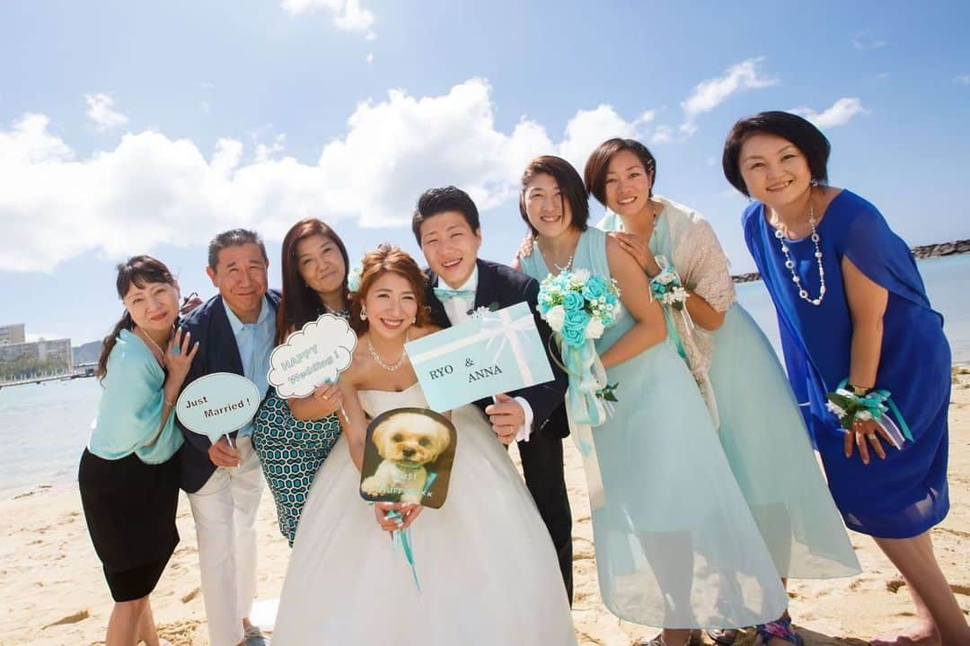 宮川杏奈さんのインスタグラム写真 - (宮川杏奈Instagram)「Beach photo🐚 . #Hawaii #hawaiiwedding  #hiltonhawaiianvillage  #ハワイ #ハワイウェディング #海外挙式 #ハネムーン #ウェディングフォト  #ウェディングドレス  #ヒルトンハワイアンビレッジ  #挙式 #海外挙式 #懐かシリーズ  #結婚記念日 #フォトツアー #ビーチフォトウェディング」1月25日 17時01分 - an1221na