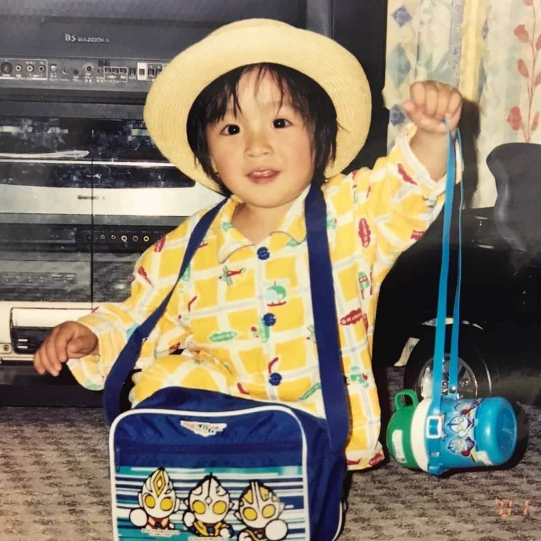 山下航平さんのインスタグラム写真 - (山下航平Instagram)「どうも、山下航平です。  今日で22歳になりました✌️ 22歳の山下もよろしくお願いします！  大好きなウルトラマンに囲まれた2歳の時の写真です👊」1月25日 17時08分 - kouhei_yamashita_official