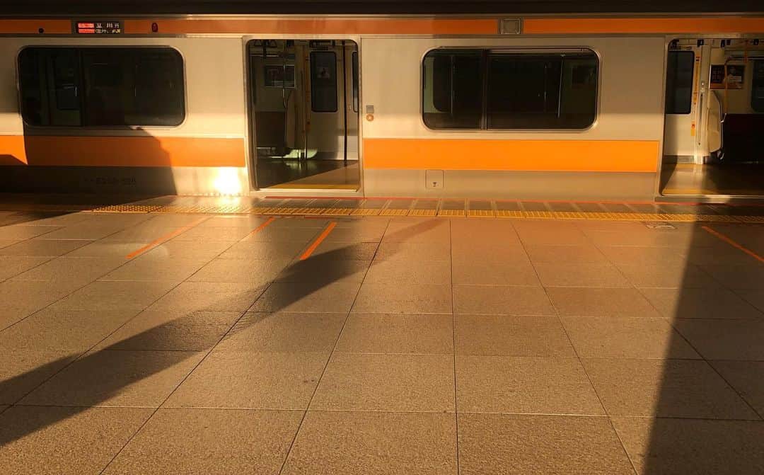 松浦司さんのインスタグラム写真 - (松浦司Instagram)「Sunset train」1月25日 17時09分 - tsukasa.matsuura