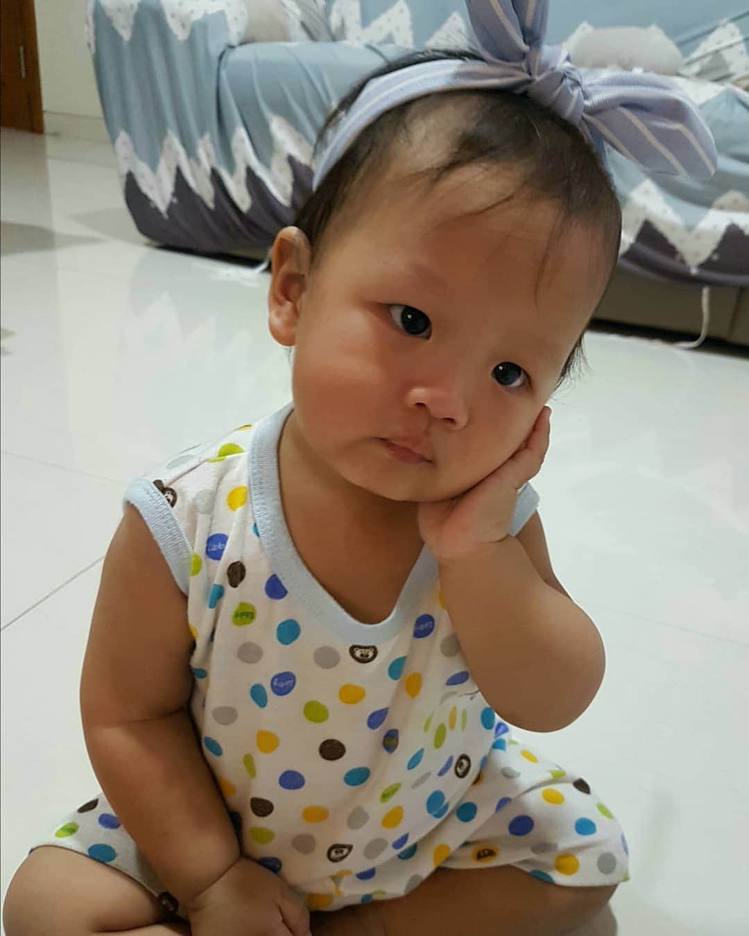 デビー・スサントのインスタグラム：「" EVERYDAY WITH LIBBY "  Halo om tante online aku 😁 kata mama aku di suruh pose soalnya mau ikutan contest @libbybaby 🤪 Gimana gaya aku uda cute belom ?? 🙈😂  MIKHAEL KAYANA DAYA GADING SERPONG - TANGERANG  Ikutan yuk @mariafebe13 @pia_zebadiah_bernadet @aprilia_ndari @mariaeugenianovi @ekajuniana   #libbyphotocontest2021  #libbybaby  #libbyeveryday1」