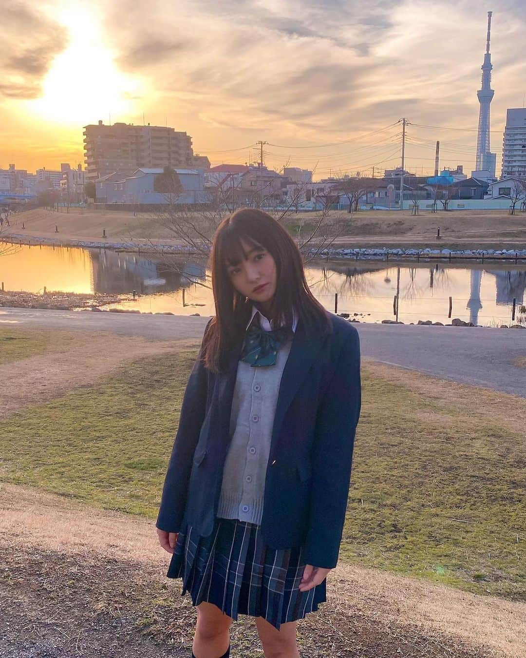 西永彩奈さんのインスタグラム写真 - (西永彩奈Instagram)「こんな青春送りたかったです… . .  #制服#夕陽#スカイツリー#ロリ#グラビア#グラビアアイドル#なんちゃって制服#グラドル自画撮り部#粉我#インスタグラビア #foryou#japanesegirl#gravure#gravureidol#followme#schooluniform」1月25日 17時23分 - nishinagaayana