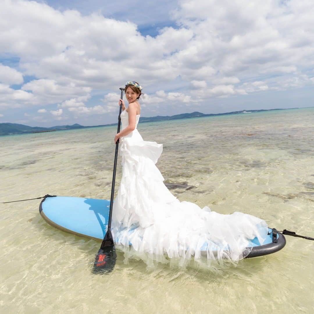 トラッシュ ザ ドレス ウェディング！さんのインスタグラム写真 - (トラッシュ ザ ドレス ウェディング！Instagram)「４月の沖縄フォトウェディング☄︎ 4月の沖縄は、フォトウェディング、観光、マリンレジャーと、沖縄フォトウェディングも沖縄旅行もが最も満喫できる季節。4月の沖縄フォトウェディングの魅力と特徴を解説しています。  https://okinawa-wedding.online/photowedding-guide/in-april/ "4月の沖縄フォトウェディング／沖縄ウェディングオンライン”で検索🔎  #沖縄ウェディングオンライン #沖縄本島 #石垣島 #宮古島 #竹富島 #下地島 #池間島 #瀬長島 #水納島 #伊良部島 #瀬底島 #伊江島 #古宇利島 #ウェディングオンライン #トラッシュザドレス #トラッシュザドレスウェディング #海フォトウェディング #フォトウェディング海 #フォトウェディング沖縄 #フォトウェディング #ビーチフォト #ビーチフォト沖縄  #4月フォトウェディング  #4月の沖縄」1月25日 17時23分 - trashthedresswedding
