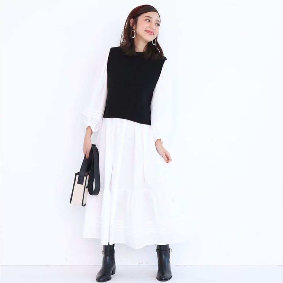 のインスタグラム：「1/22(金)〜1/25(月) 全品10%オフ開催中最終日✨﻿ ﻿ ﻿ ＼ PRE ORDER ／﻿ @jusglitty_official   清楚な雰囲気漂うシャツワンピースにベストを合わせた﻿ コーディネート要らずの2点セット💐﻿ ﻿ シャツワンピ×ベストセット﻿ ¥ 26,000+tax﻿ color:black,mocha,navy﻿ ﻿ #jusglitty #ジャスグリッティー #2021ss #春ワンピース #ワンピースコーデ」