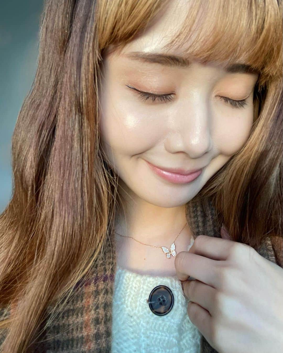 一木美里さんのインスタグラム写真 - (一木美里Instagram)「💫💫💫 @dasique_official milk latte☕️🥛🧸 定番のブラウン系だけど#色素薄い系メイク にも合いそうな今っぽいブラウン。キラッキラのラメも可愛い🤍  #韓国コスメ#dasique#春コスメ#アイシャドウ#韓国メイク」1月25日 17時27分 - misato_ichiki