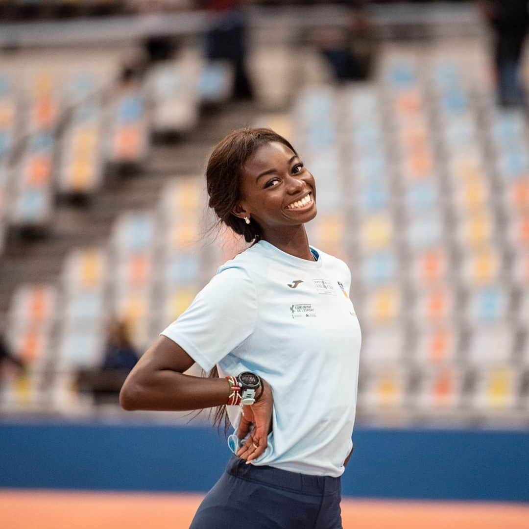 Fatima Diameのインスタグラム：「New week, new goals, new reasons to smile! 🤘🏾  📸: @sportmedia.es」